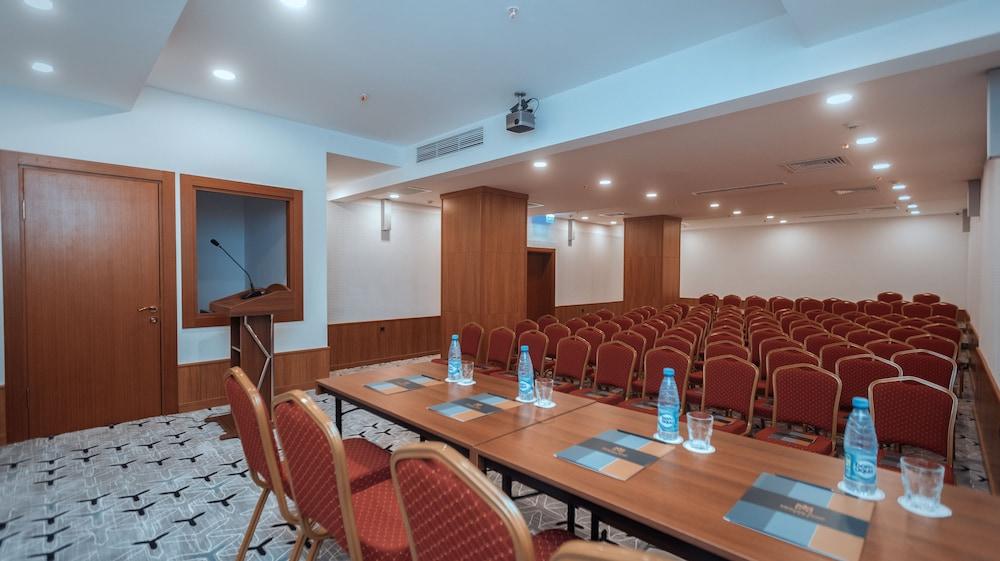Midtown Hotel Baku Eksteriør bilde